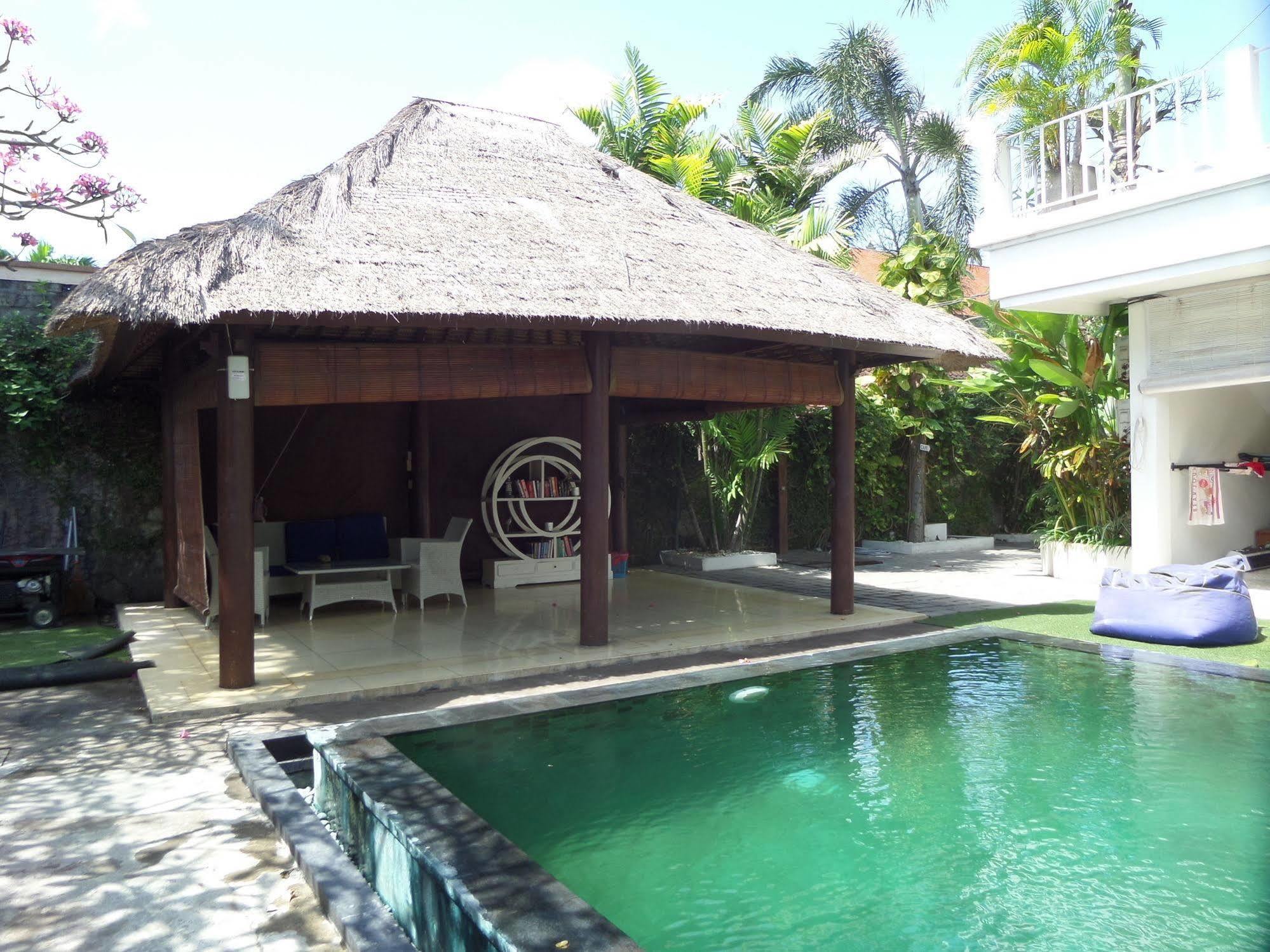 The Island Bali Hostel Семиняк Екстериор снимка